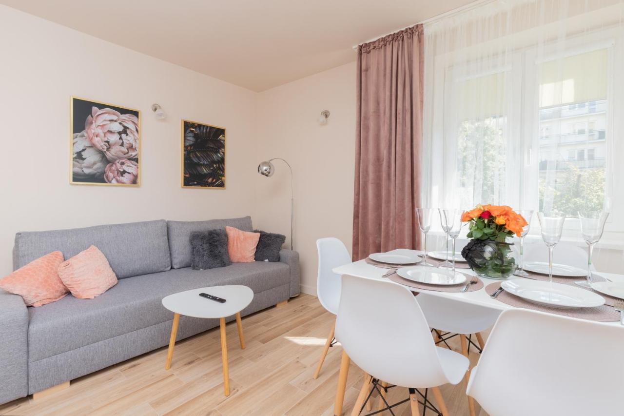 Mokotow Apartments Reytan By Noclegi Renters Warsaw Luaran gambar