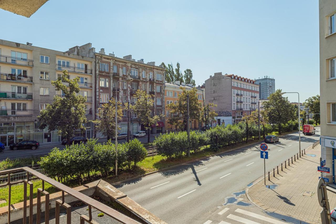 Mokotow Apartments Reytan By Noclegi Renters Warsaw Luaran gambar