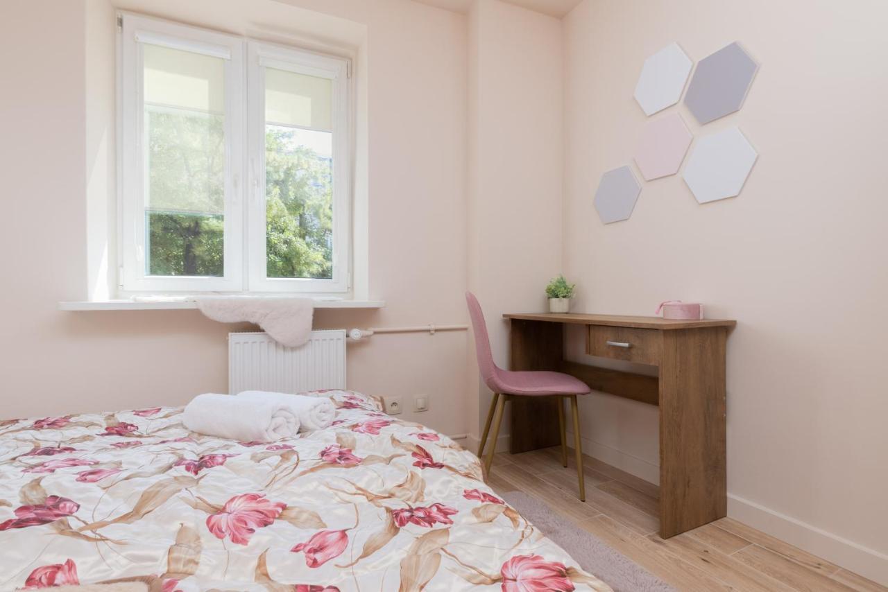 Mokotow Apartments Reytan By Noclegi Renters Warsaw Luaran gambar