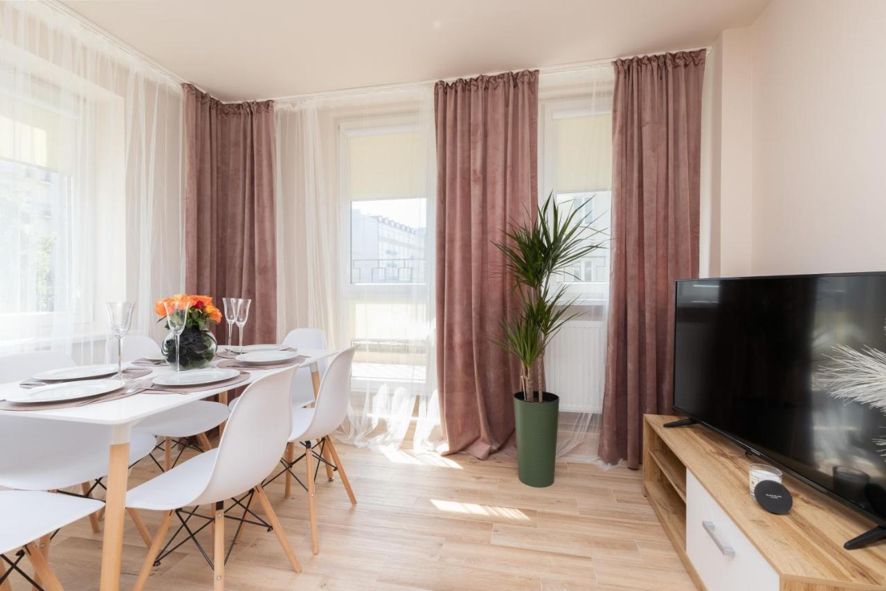 Mokotow Apartments Reytan By Noclegi Renters Warsaw Luaran gambar