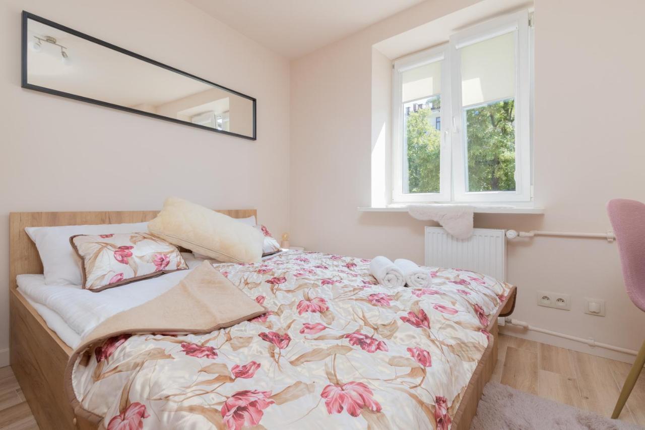 Mokotow Apartments Reytan By Noclegi Renters Warsaw Luaran gambar